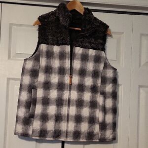 Chic Checkered Fleece Vest